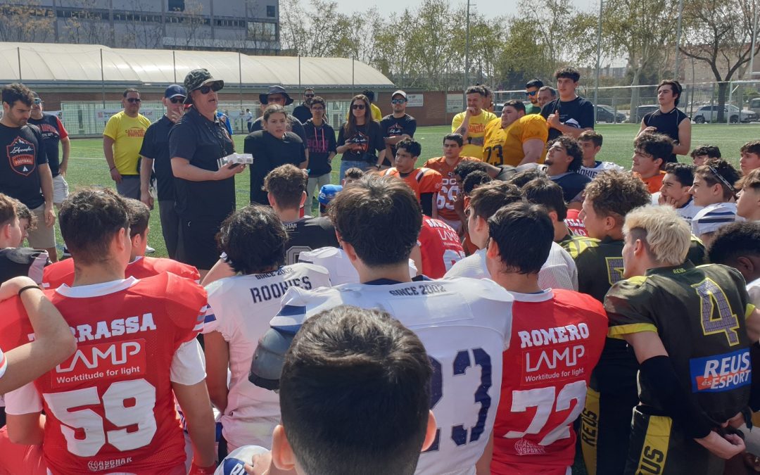 El Clínic FCFA 2024 aplega prop de 200 jugadors i jugadores al CEM Bon Pastor de Barcelona